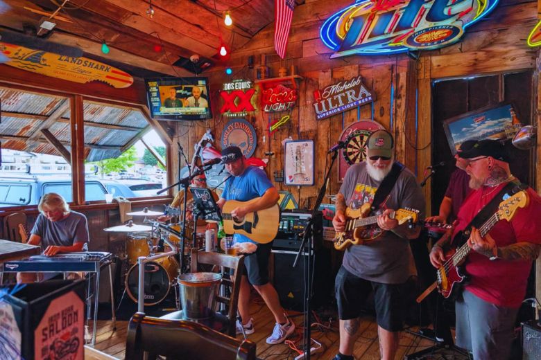 Best Bars and Breweries in Pigeon Forge for a Bachelor Night Out